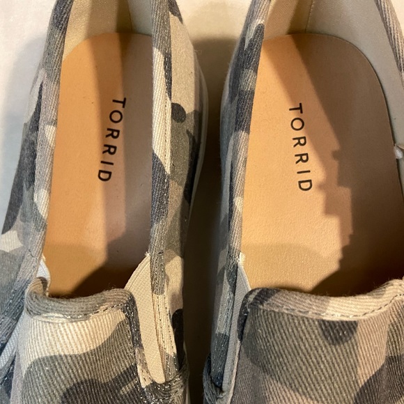NWT Torrid Camo Slip On shoes women’s size 10 - Picture 5 of 6